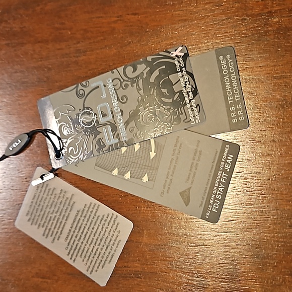 🆕️NWT Rhinestone Denim Capris - Picture 2 of 8